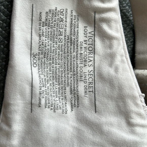 Victoria’s Secret Body By Victoria Lined Demi - Picture 3 of 4